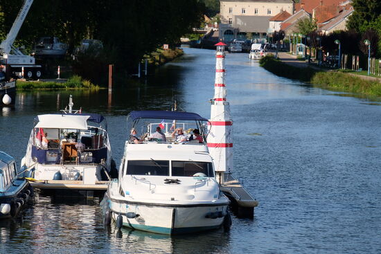 Die Crew sucht ein schattiges Plätzchen