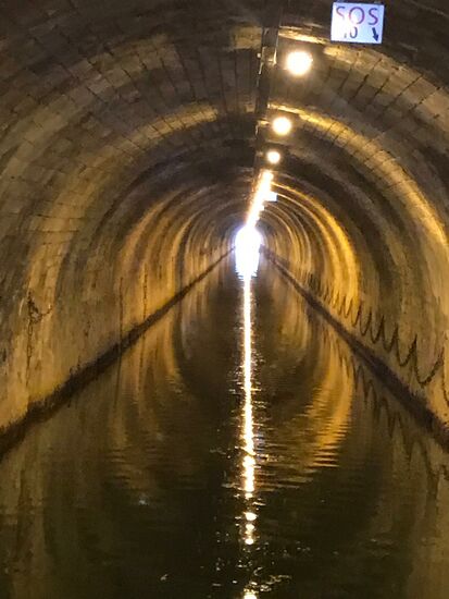Schön Kurs halten im Tunnel de St.-Albin.