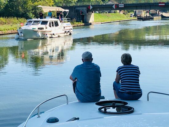 Die schönsten Momente genießt man vom Bug.