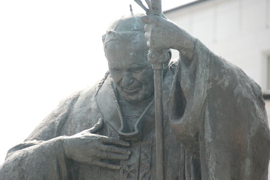 Wohin man auch geht, am verstorbenen Papst Johannes Paul II. kommt man nicht vorbei.