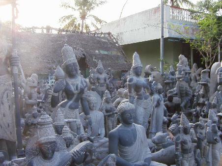 In der Bildhauereihochburg Mamallapuram