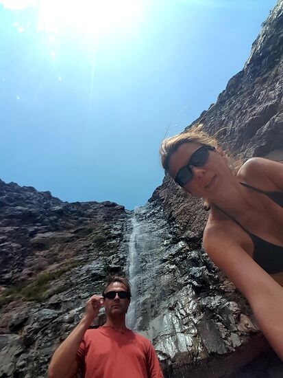 Unsere Entdeckung des Tages....ein eiskalter Gletscher Wasserfall