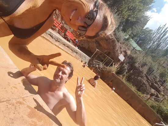 Wenns schön macht......das kackbraune Thermalwasser