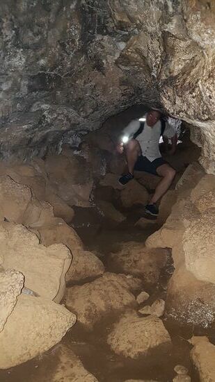 Abstieg in die Höhle