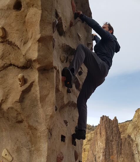 In dem Land der spekulativen gibt es die 3. schwierigste Kletter Steilwand ( im Hintergrund).
Wir klettern am Kinderhügel!