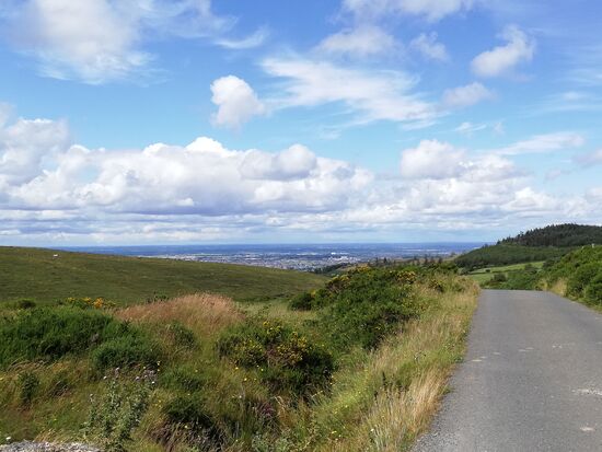 Im Hintergrund verschwindet Dublin.