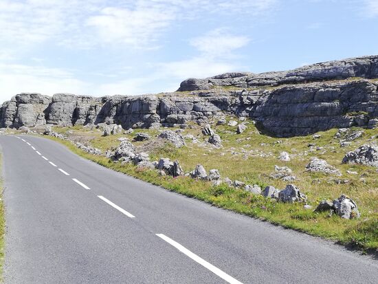 Tolle Felsformationen auf der Küstenstraße R477.