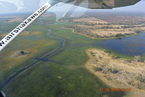 Rundflug über das Okavango Delta