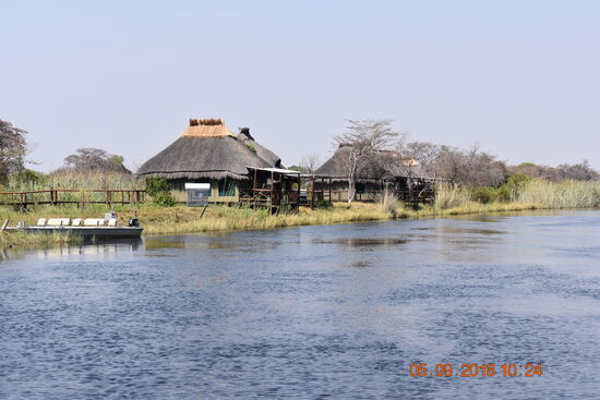 am Kwando-River, unsere Lodge (Permanentzelt auf Stelzen)