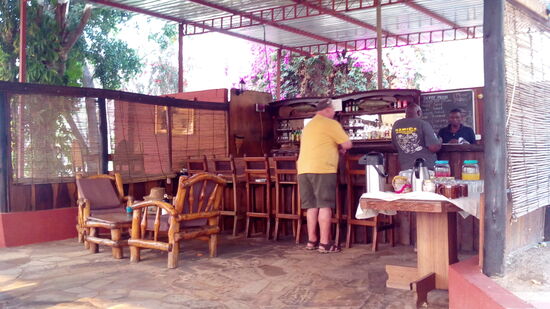 Inkwasi-Lodge ..."Barkeeper ! - a cold beer please"