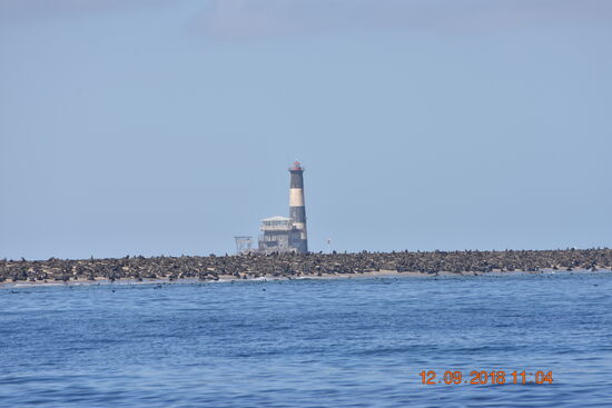 Robbenkolonie am Leuchtturm von Walfish Bay