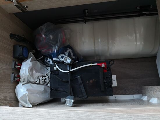 Auch um den Blei-Akku kann man Gepäck verstauen!