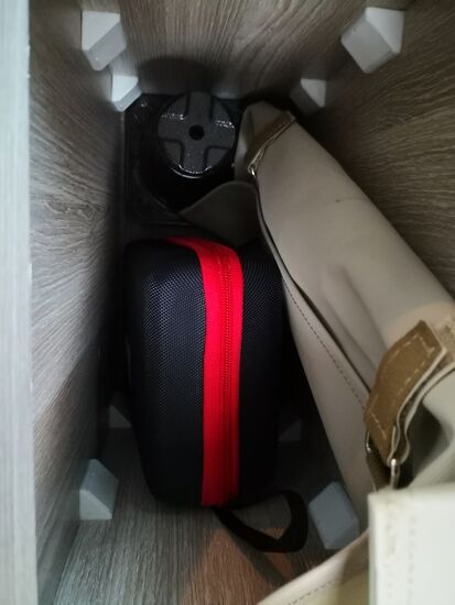 Unser Kleinwerkzeug wird beim Wagenheber untergebracht.