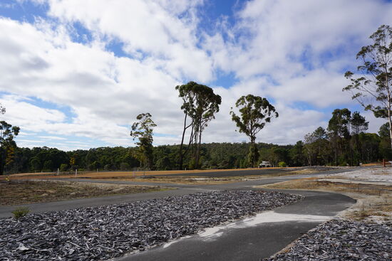Sind - wie schon erwähnt - auf dem relativ neu hergerichteten Campingplatz ganz allein und genießen die Einsamkeit.