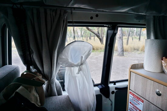 Wir finden ein Stück Draht auf der benachbarten Campsite und verbessen damit
nachhaltig unsere Müllsacklösung.