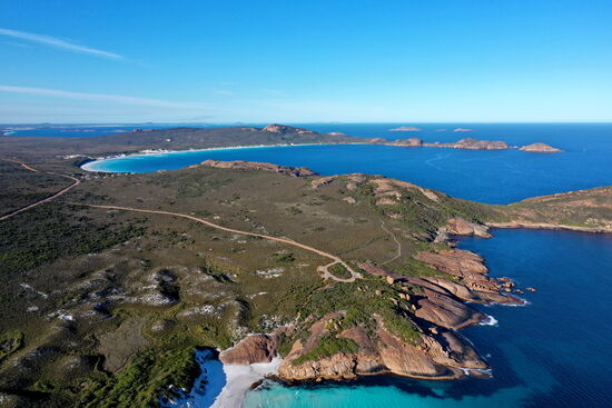 die Lucky Bay ist links oben zu sehen