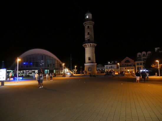 Warnemünde bei (fast) Nacht