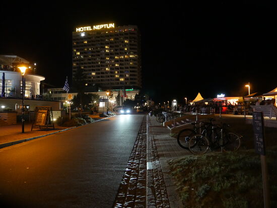 Warnemünde bei (fast) Nacht