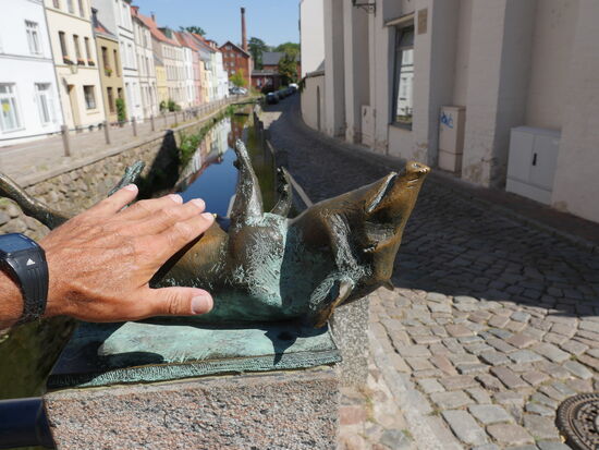 Nahe der Schweinebrücke am Bächlein Grube, in Wismar