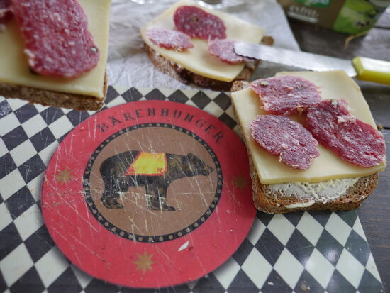 Tomate und Brot, schmecken mir immer joot!