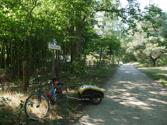 Hinter dem Lübbe See gehts durch den Busch, vorbei an Drei Häuser und Morgenland in Richtung Templin