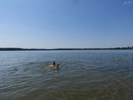 Eine angenehme Abkühlung verschaffen einem die vielen Seen, wie hier der Käbelicksee in Kratzeburg.