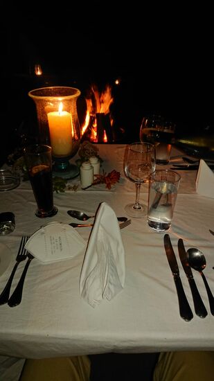 letztes Abendessen im Lewa Safari Camp am Lagerfeuer!