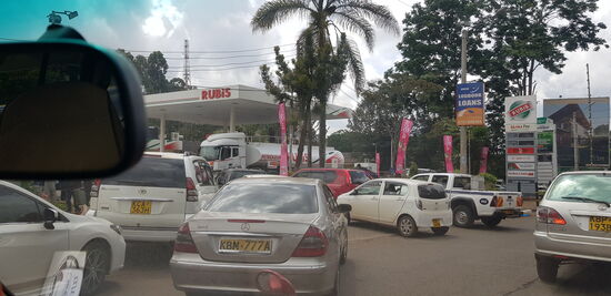 Lange Schlangen und begrenzte Abgabemengen pro Person