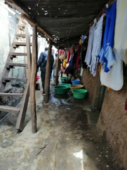 Der Weg zum Haus eines jungen Spielers.