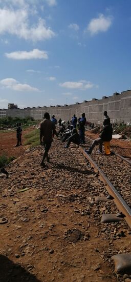 Zuschauer an den Gleisen