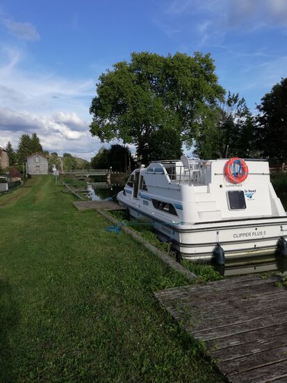 ...das Boot ist festgemacht, spazieren und das Dörfchen "erkunden"....