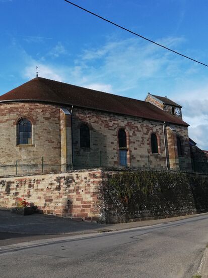 ...mit der Kirche...