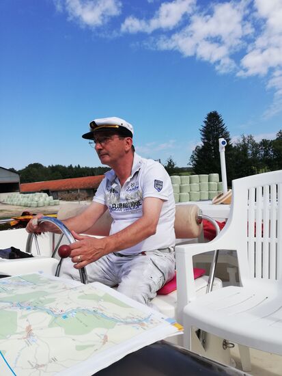 Jetzt hat Nobby übernommen und navigiert bis zur letzten Schleuse vor Corre