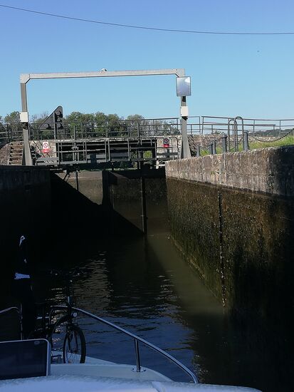 ...und warten, bis sich das Wasser gesenkt und die Schleusentore wieder geöffnet haben - fertig ist der ganze Zauber.