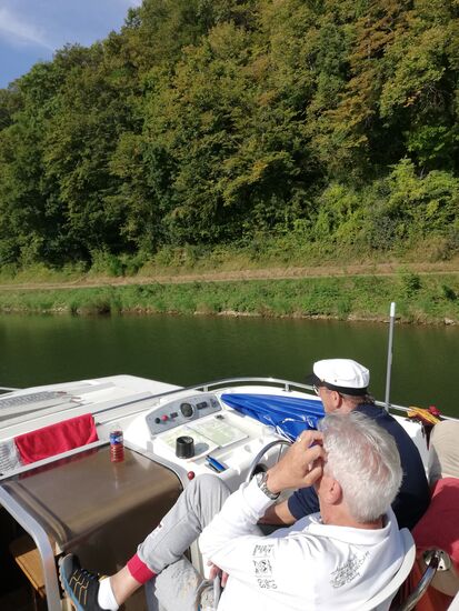 ...der Co-Kapitän nimmt das Steuer in die Hand und schaut nach dem Rechten...