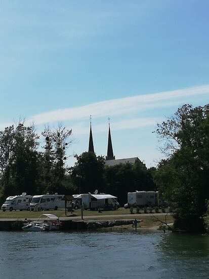 Lamarche-sur-Saône, die Dorfkirche mit den zwei Glockentürmen aus dem 19. Jahrhundert ist recht ungewöhnlich...