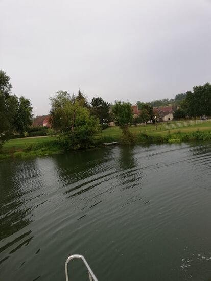 Die Einfahrt in den kleinen Hafen von Soing...