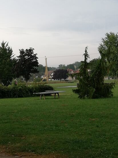 ...die kleine Nachbildung des Eiffelturmes...