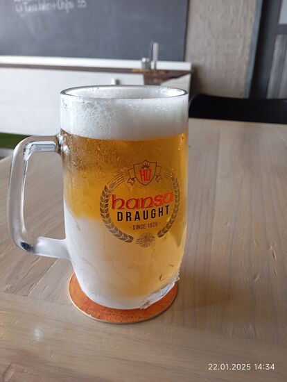 Dazu ein Bier nach deutschem Reinheitsgebot gebraut, der Halbe aus einem tiefgekühlten Glas serviert für 250 N$ = 1,30 € plus 10 % Bedienung