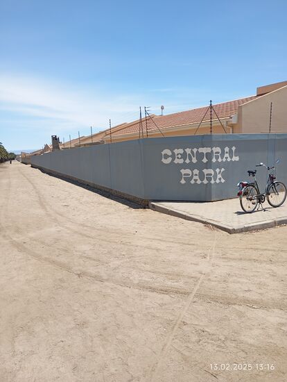 Ob in diesem Wohnviertel nun jeder "resident" alle seine Nachbarn kennt ?