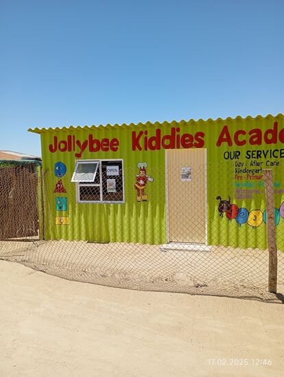 Hier werden offenbar Kindergartenleistungen angeboten. Ehrenamtlich auf Gegenseitigkeit ?