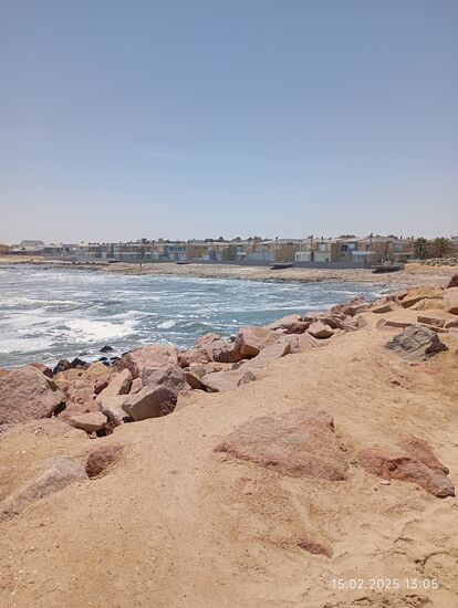 retirement village: etwa 2 km lang wird nur Sand weggespült. Da könnte retirement auch heißen: Leute zieht Euch zurück und baut nicht direkt am Meer