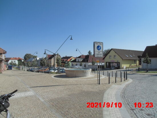 Die Orte hier sind Ausflugsgebiete von Leuten aus Pardubice und Königgrätz. Deutsche kommen ganz selten hierher.