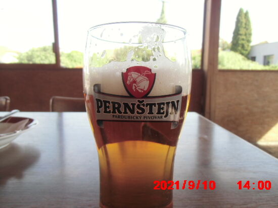 Mein erstes Bier in Pardubice, draußen sind 33 Grad angezeigt, da muß gleich ein zweites folgen!.