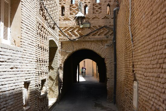 eigenartiger Baustil zum Schatten spenden