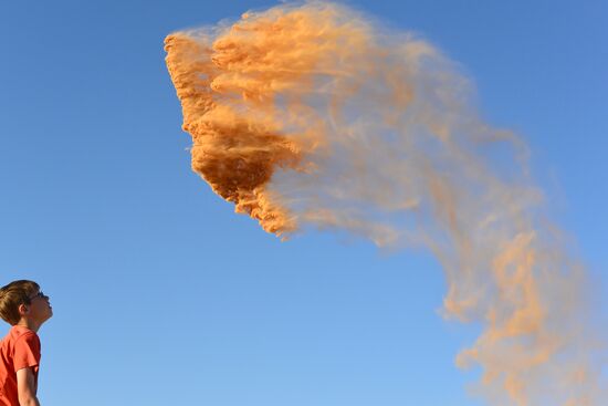 kurzlebige Sandkunst im Wind
