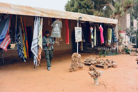 Ibrahim vor seinem Laden