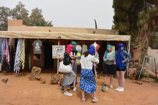 eine frisch eingekleidete Mädelsgruppe