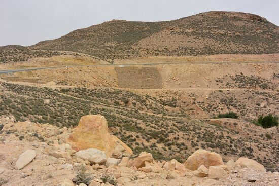 grünes Land in den Bergen