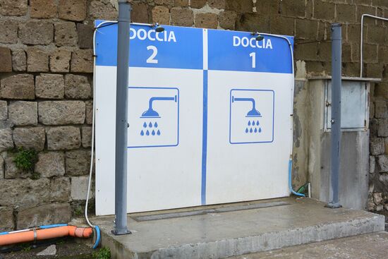 Außenduschen auf dem Parkplatz